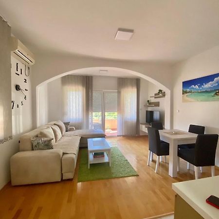 Jovana -- Porodicni Apartmani Igalo Херцег-Новий Екстер'єр фото