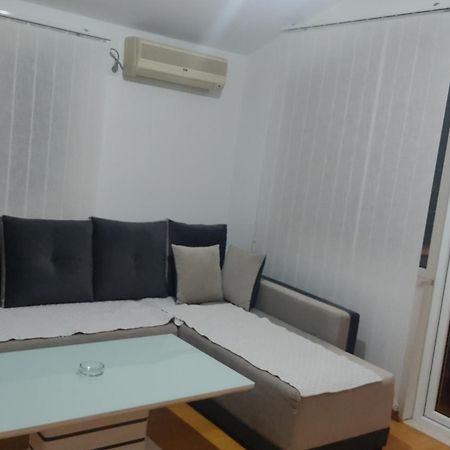 Jovana -- Porodicni Apartmani Igalo Херцег-Новий Номер фото