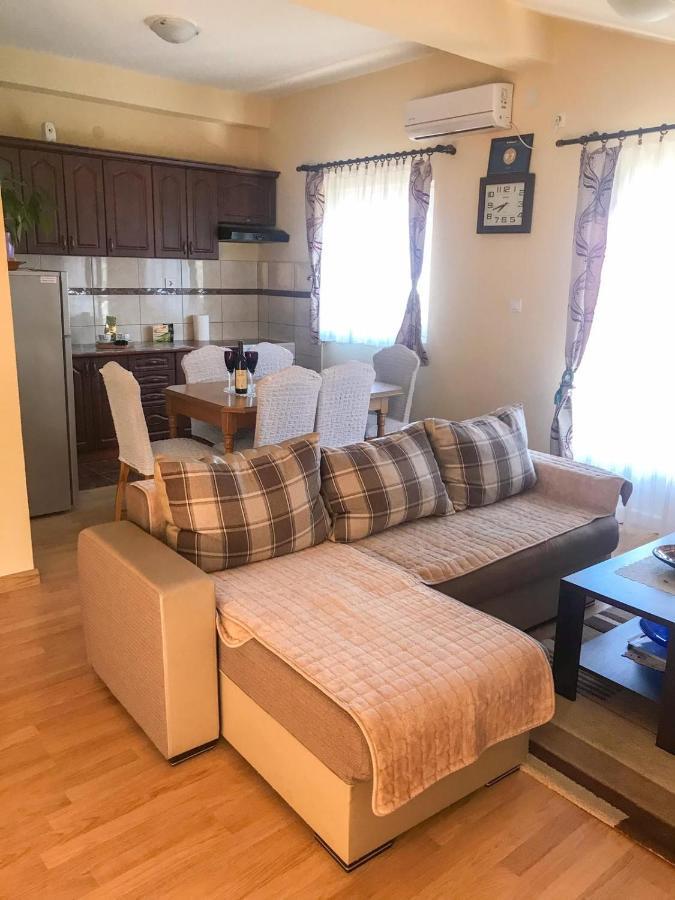Jovana -- Porodicni Apartmani Igalo Херцег-Новий Екстер'єр фото