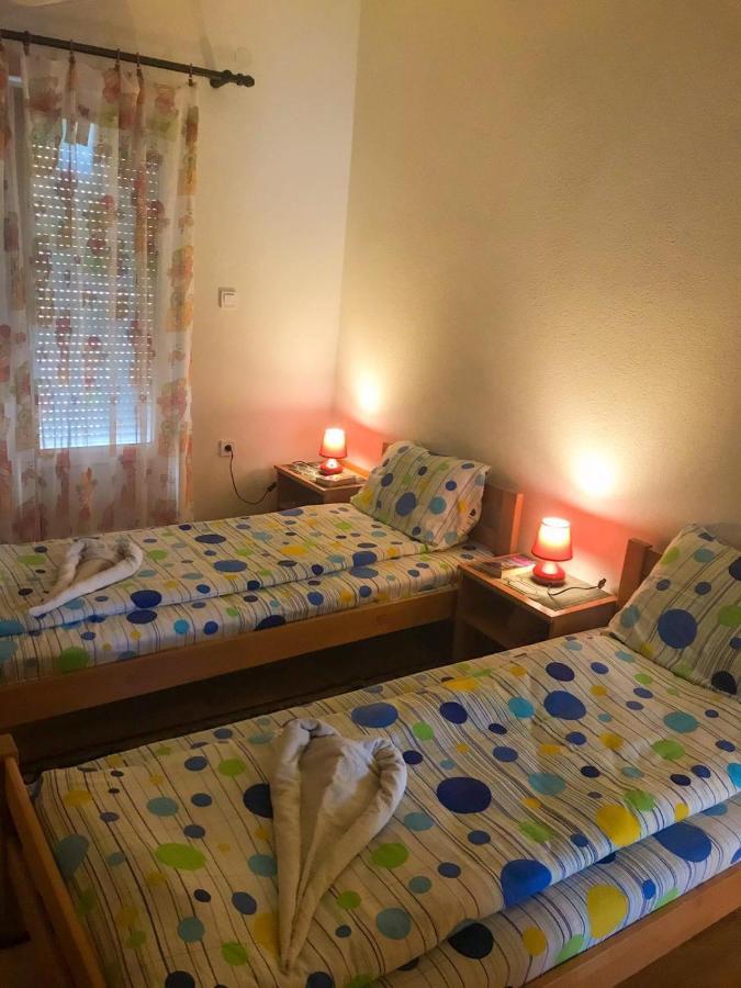 Jovana -- Porodicni Apartmani Igalo Херцег-Новий Екстер'єр фото