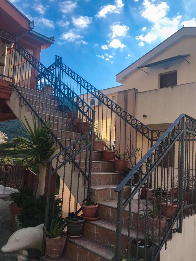 Jovana -- Porodicni Apartmani Igalo Херцег-Новий Екстер'єр фото