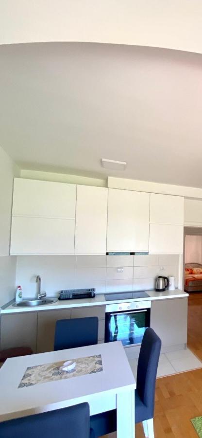 Jovana -- Porodicni Apartmani Igalo Херцег-Новий Екстер'єр фото