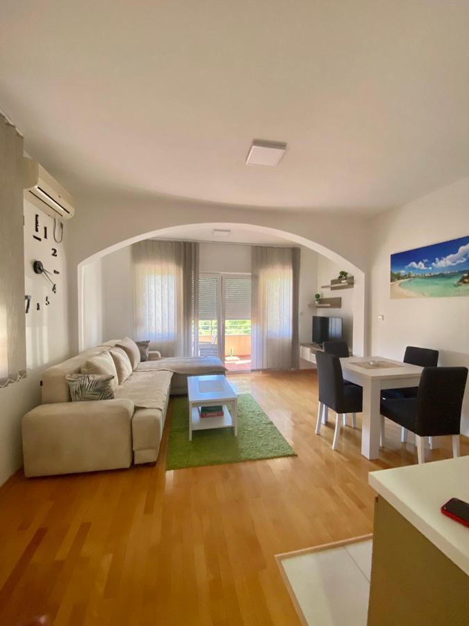 Jovana -- Porodicni Apartmani Igalo Херцег-Новий Екстер'єр фото