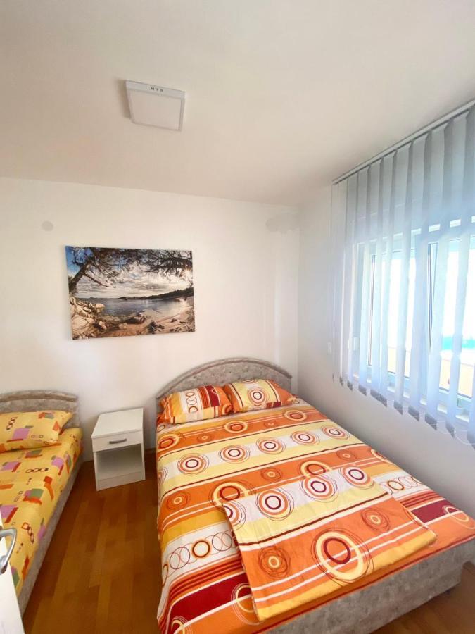 Jovana -- Porodicni Apartmani Igalo Херцег-Новий Екстер'єр фото