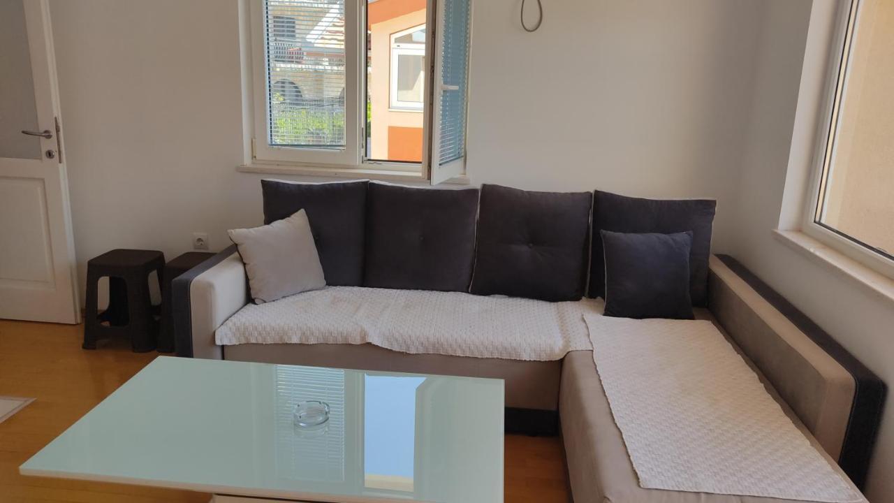Jovana -- Porodicni Apartmani Igalo Херцег-Новий Екстер'єр фото
